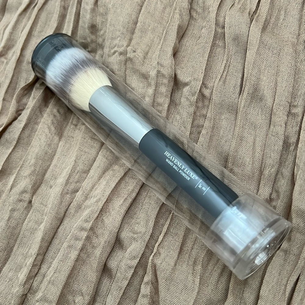 it cosmetics Heavenly Luxe Wand Ball Powder Brush